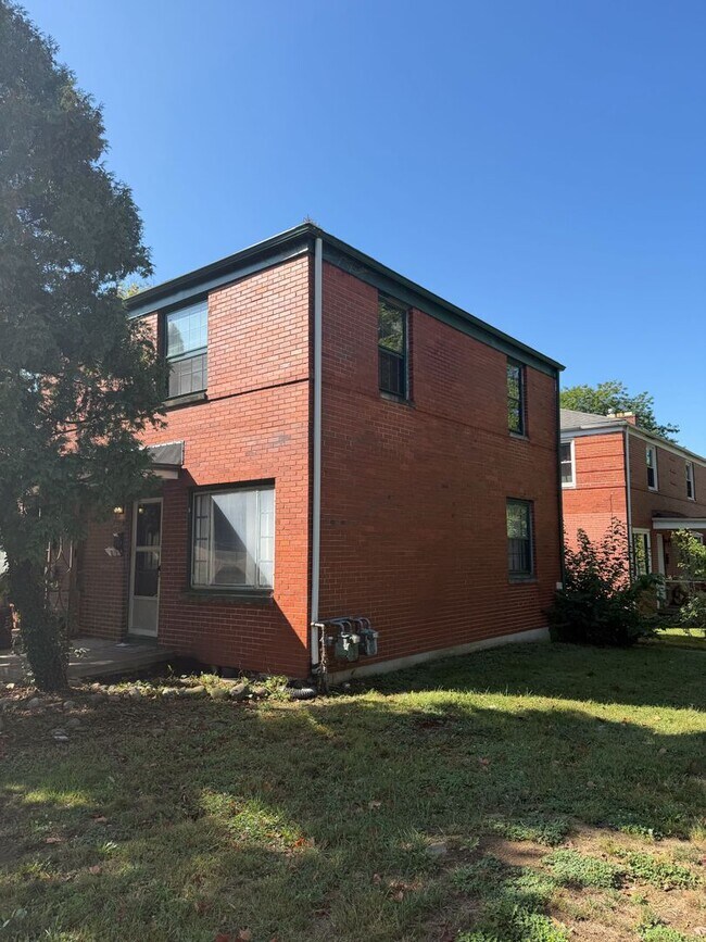 Building Photo - 2563 Medary Ave