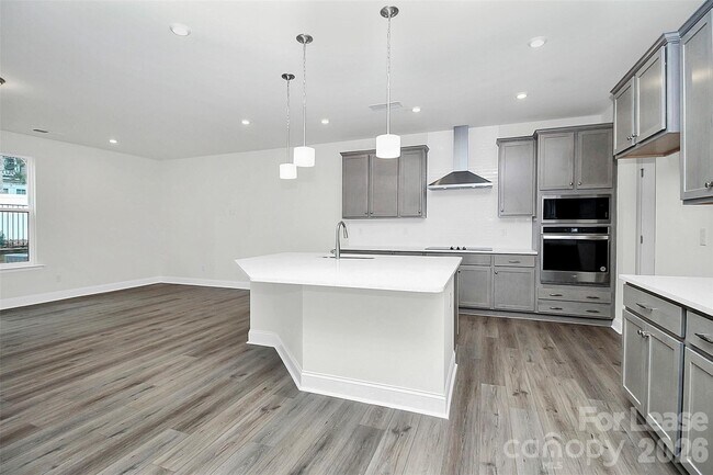 Building Photo - 6029 Mariemont Cir