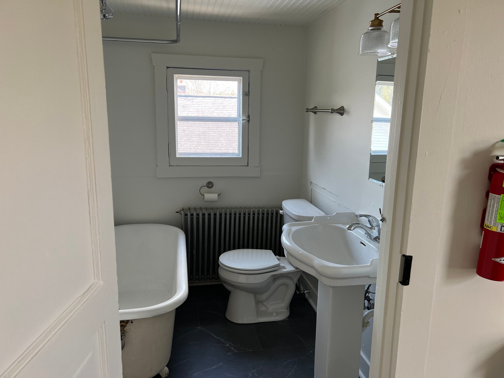 Building Photo - 133 W Pine St