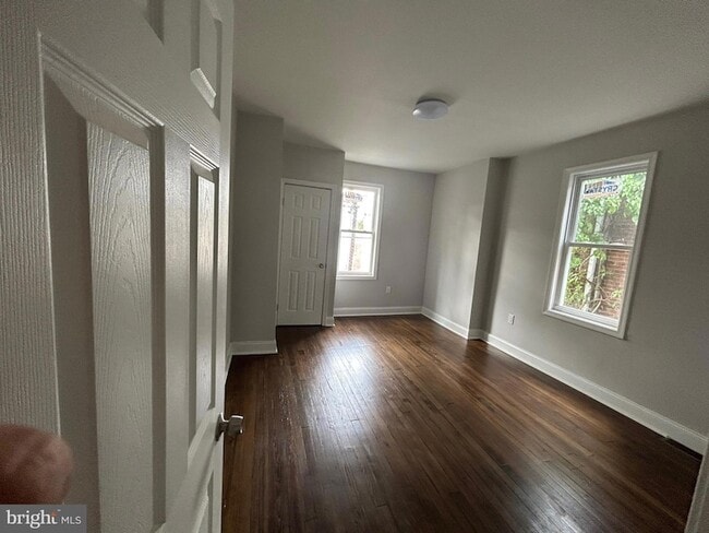 Building Photo - 250 N Salford St