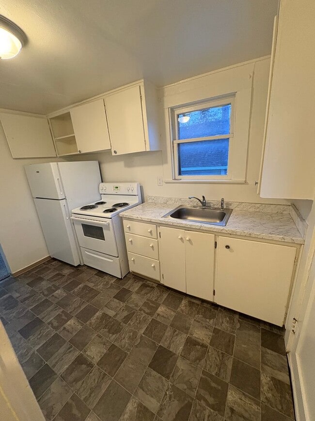 Building Photo - 440 N Grape St