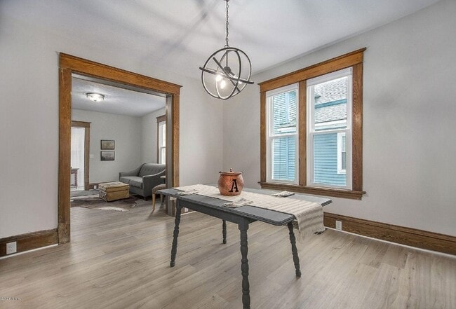 Building Photo - 25 E 16th St