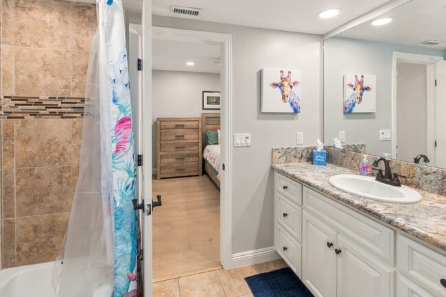 Building Photo - Your Furnished Coastal Escape Awaits!
