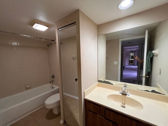 Building Photo - 5373 Bamboo Ct