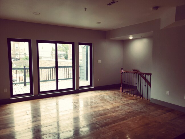 LINING ROOM & LARGE DECK - 235 E Market St