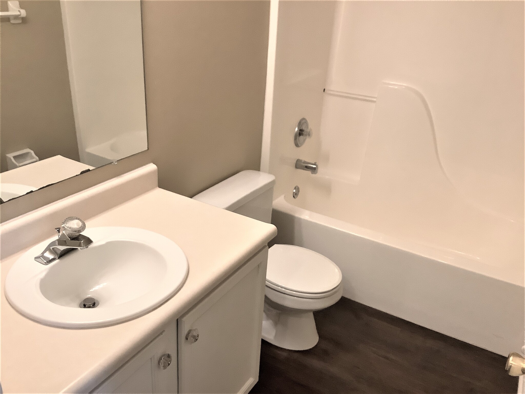 Building Photo - 200 Hedgington Ct