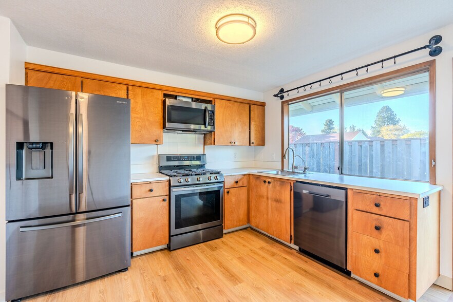 Building Photo - 14225 SW Rocklynn Pl