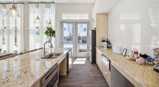 Building Photo - 8877 Lakes at 610 Dr