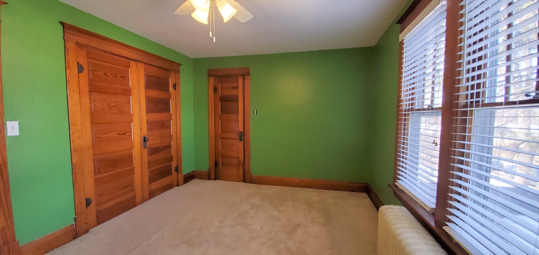 Building Photo - 332 E 5th St