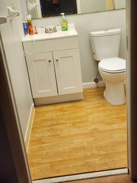 Spare Room Bathroom - 116 Fairway Ct