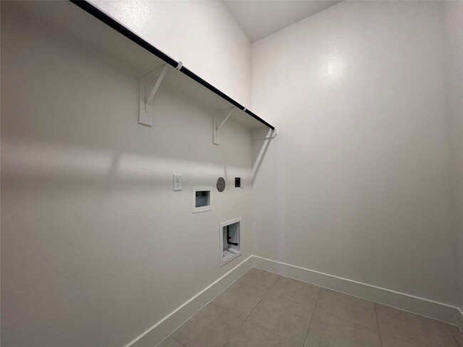 Building Photo - 10602 Blossom River Dr