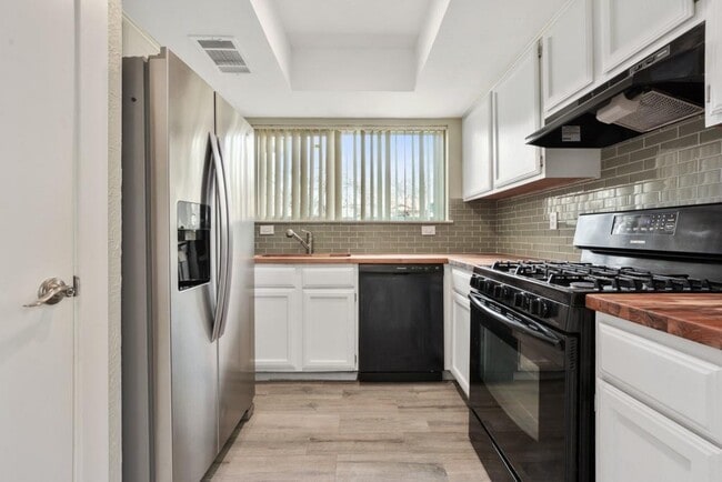 Primary Photo - 9011 Sanger Dr