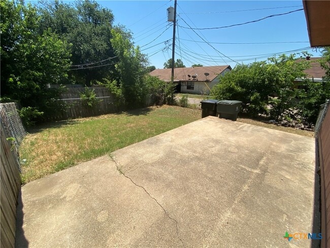 Building Photo - 911 Yorktown Dr