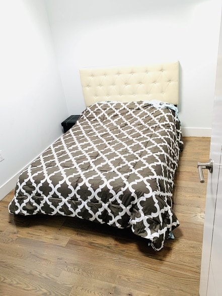 Building Photo - 1893 Pacific St