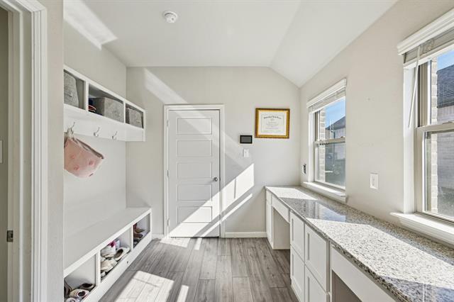 Building Photo - 312 Scenic Point Dr