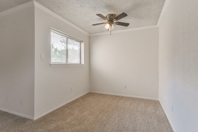 Building Photo - 15175 Diana Ln