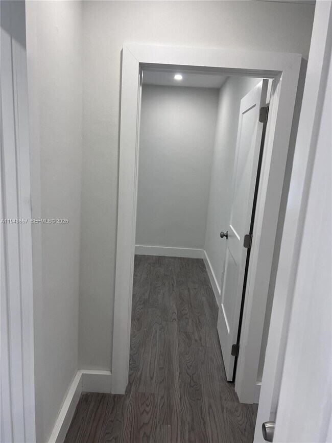 Building Photo - 1432 N Andrews Ave