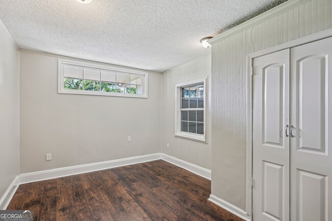 Building Photo - 2762 Dresden Dr NE