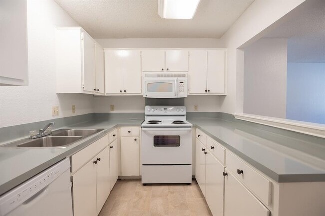 Building Photo - 608 Old Manchaca Rd