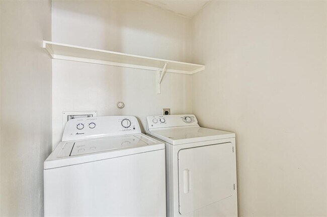 Building Photo - 15203 Green Whisper Dr