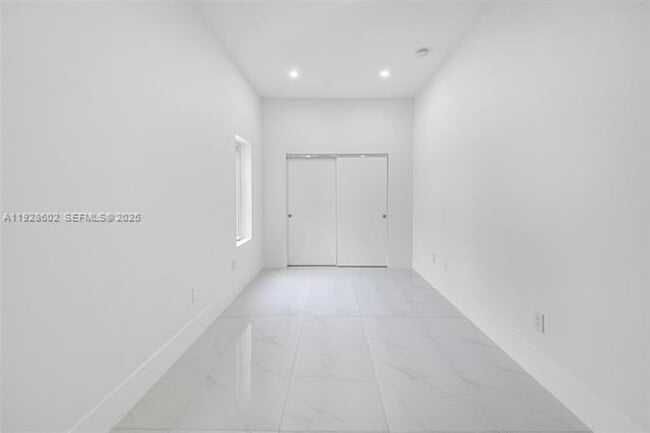 Building Photo - 3142 Carter St