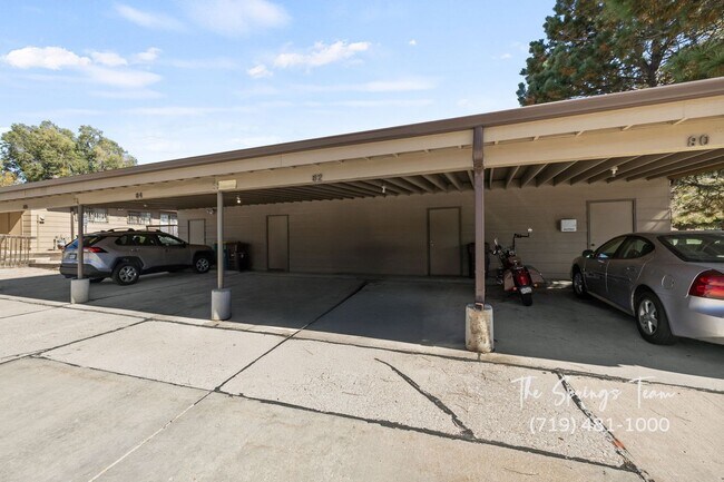 Building Photo - REMODELED SINGLE-LEVEL 2BD TOWNHOME w/ A/C - Security Deposit Waiver Available