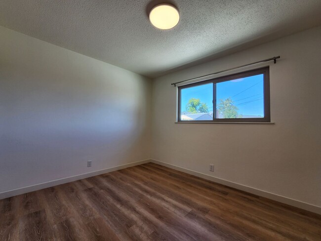 Building Photo - Rohnert Park Home with Large Fenced Yard