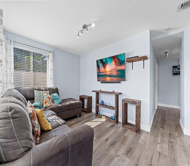 Building Photo - 1016 SW 12th Ave