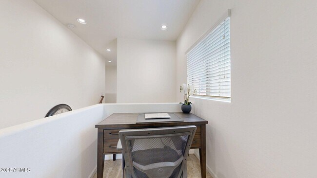 Building Photo - 3935 E Rough Rider Rd