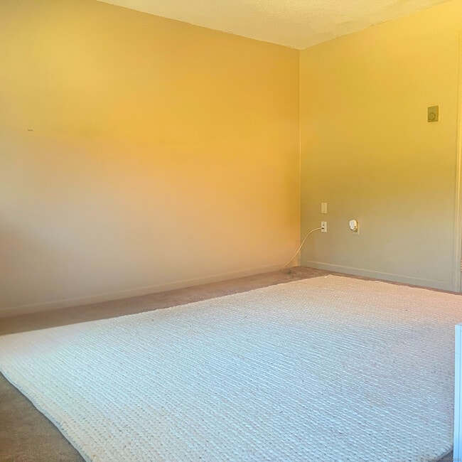 Building Photo - 537 Boswell Ave