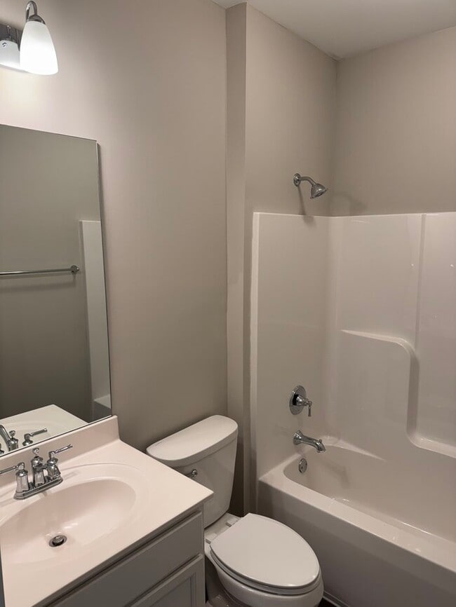 Building Photo - 4004 Ashley Dr