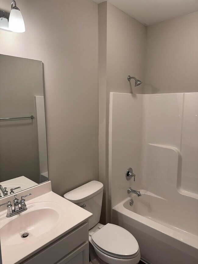Building Photo - 4024 Ashley Dr