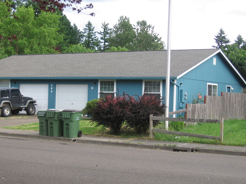 Primary Photo - 604 E 10th St