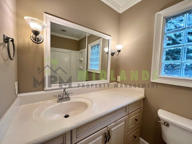 Building Photo - 2728 Holt Dr