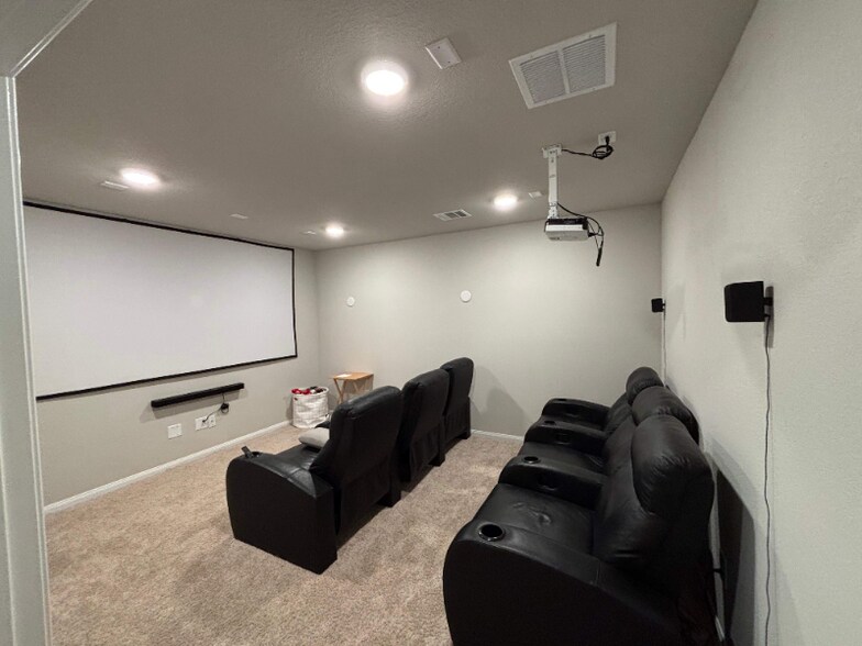 Building Photo - 14031 Chinook Dr