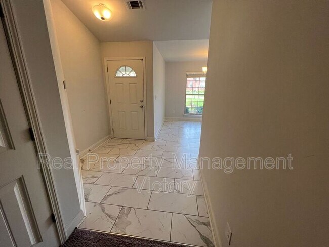 Building Photo - 1010 Brookhaven Dr