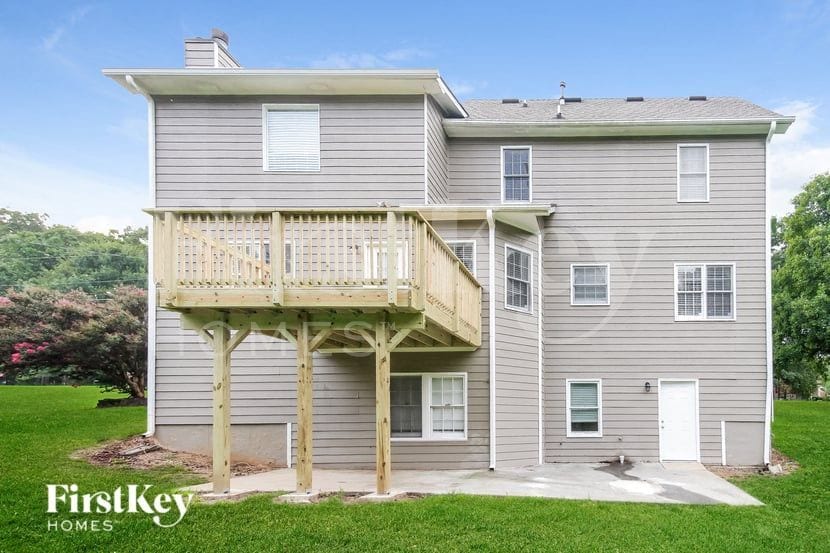 Building Photo - 1580 Summit Point