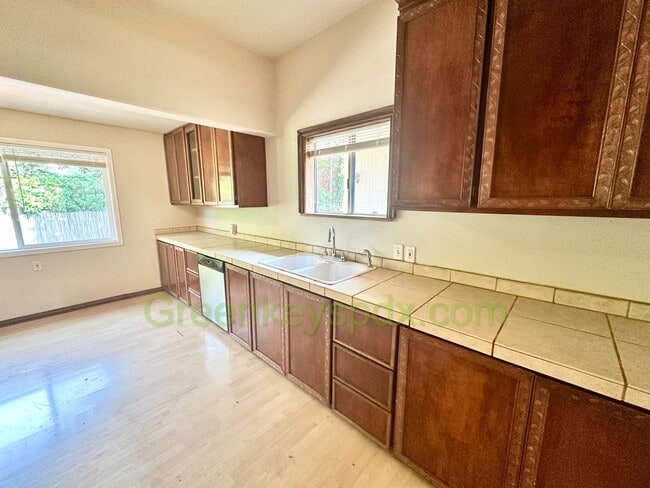 Building Photo - 3-Bedroom, 2-Bathroom House with Attached ...