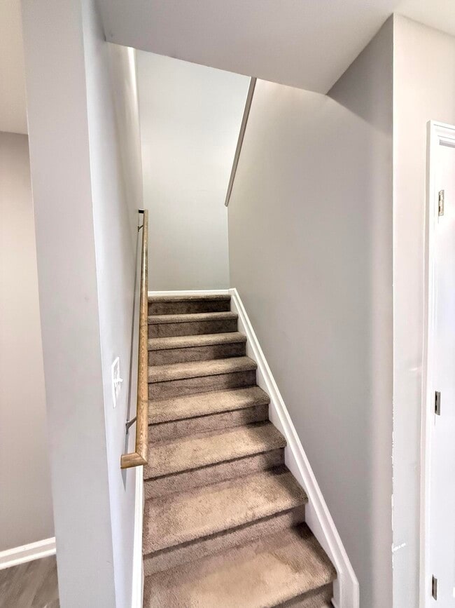 Building Photo - 110 Landry Ln