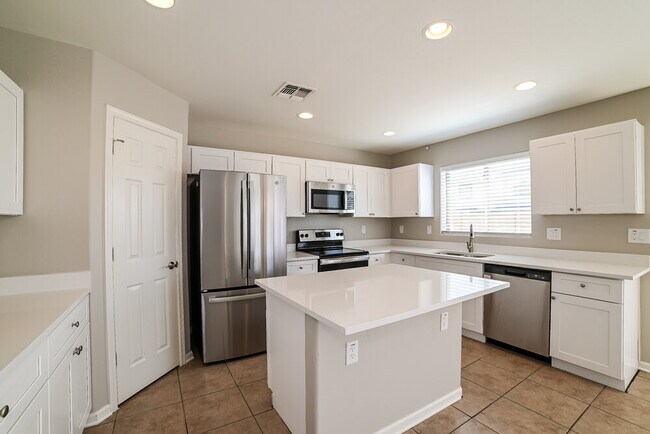 Building Photo - 11809 W Belmont Dr