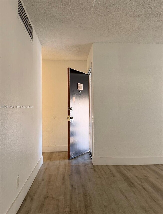 Building Photo - 4535 Treehouse Ln