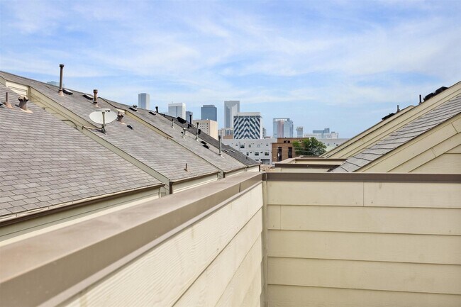 Building Photo - 1630 Dennis St