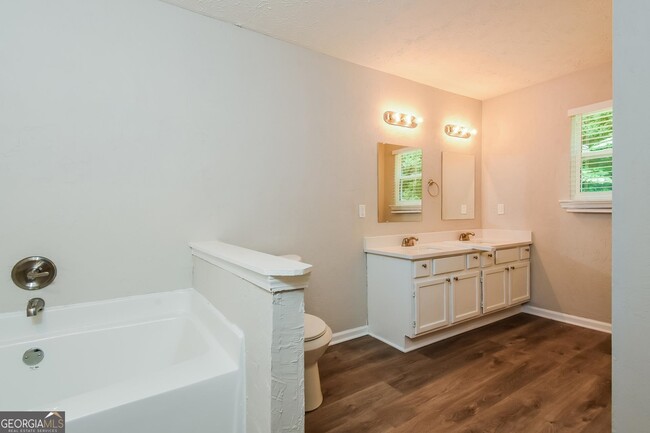 Building Photo - 479 Mill Ln