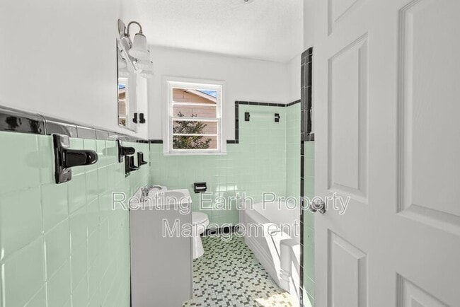 Building Photo - 8025 1st Ave S