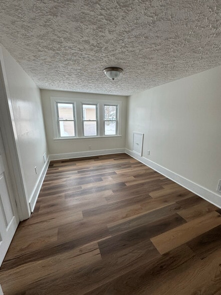 Building Photo - 105 Carlisle St