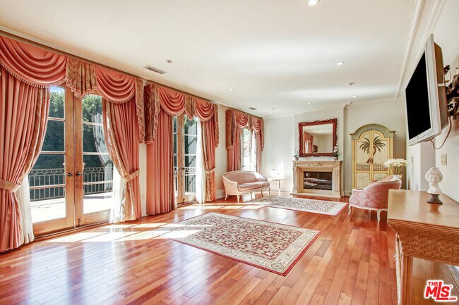 Building Photo - 725 Foothill Rd