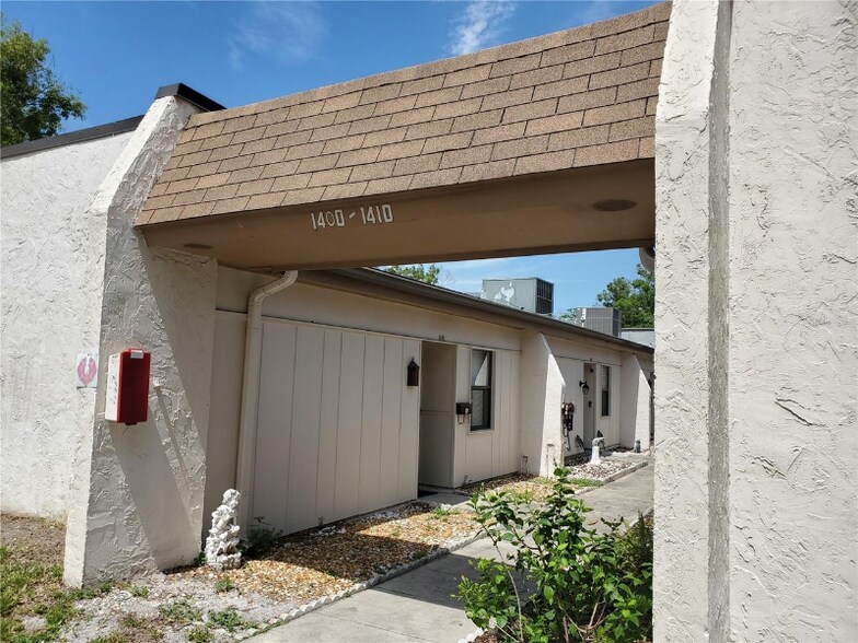 Building Photo - 1406 Arrowhead Cir W