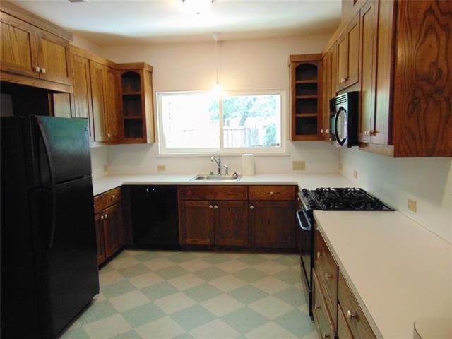 Building Photo - 10306 Country Club Dr