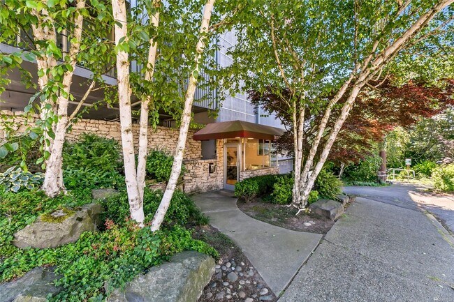 Primary Photo - Spacious 1 bed/1bath, Parking included!