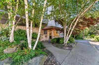 Building Photo - Spacious 1 bed/1bath, Parking included!